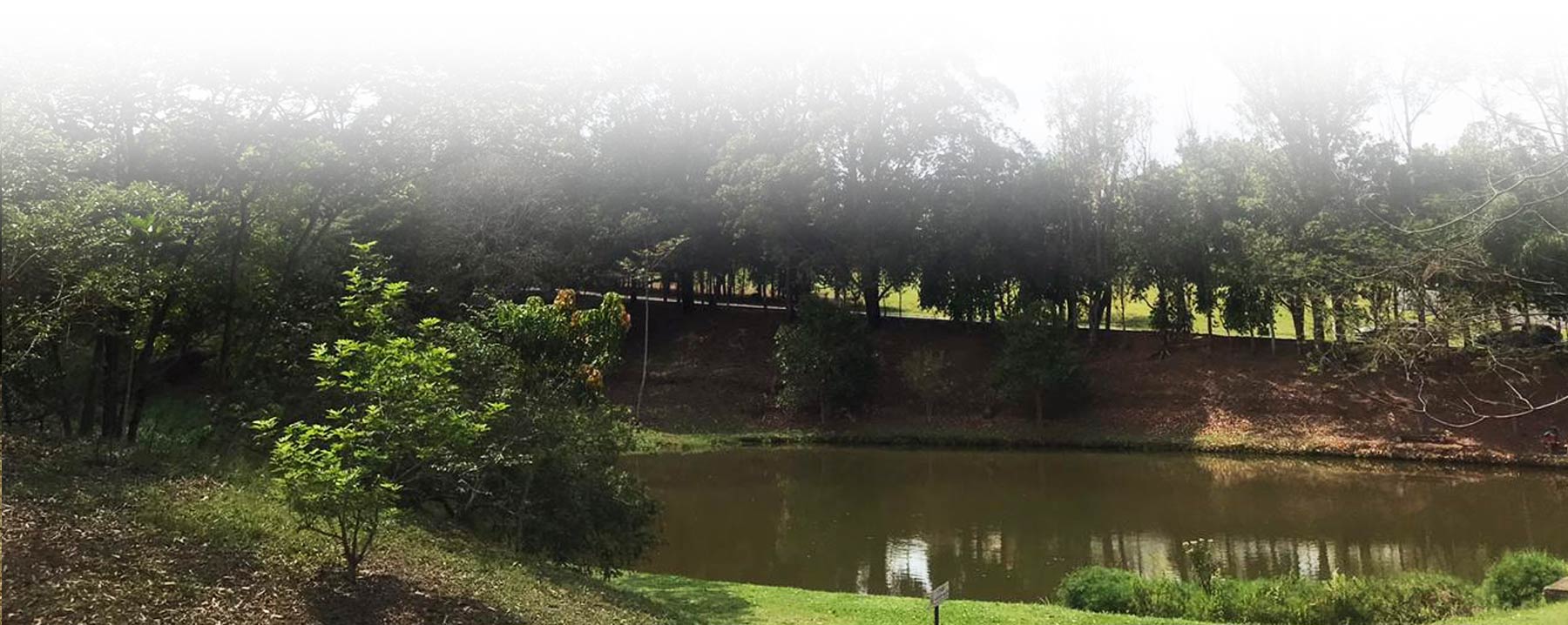 village-castelo-capa-lago